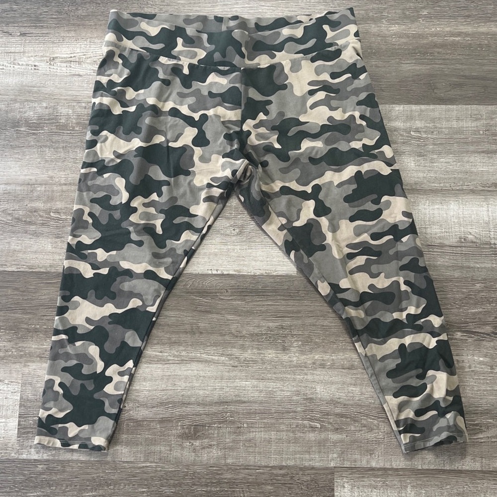 Lane Bryant Smoothing Leggings Camo Green print